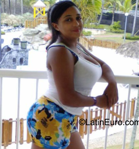 Date this young Dominican Republic girl Yesica from Higuey DO23175