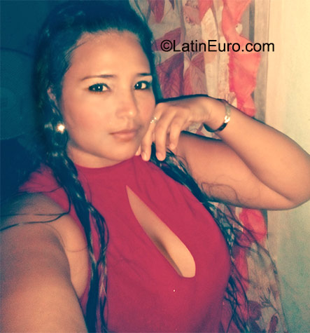 Date this sensual Honduras girl Yajairia from La Ceiba HN1700