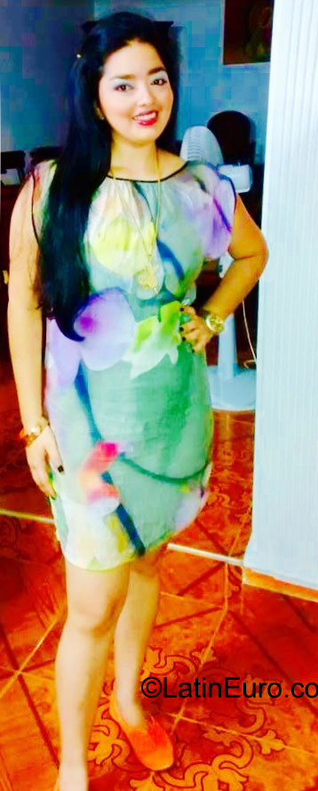 Date this attractive Colombia girl Monica from Barranquilla CO18059