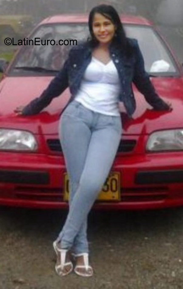 Date this hot Colombia girl Shiliticia from Cali CO18101