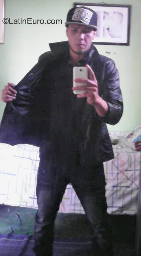 Date this exotic Colombia man Hector from Cali CO18118