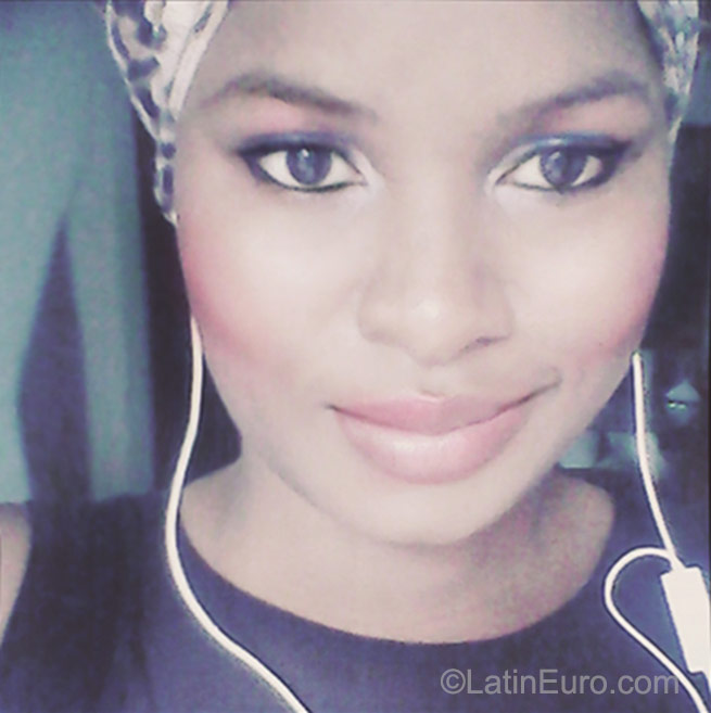 Date this attractive Colombia girl Lili from Cali CO18121