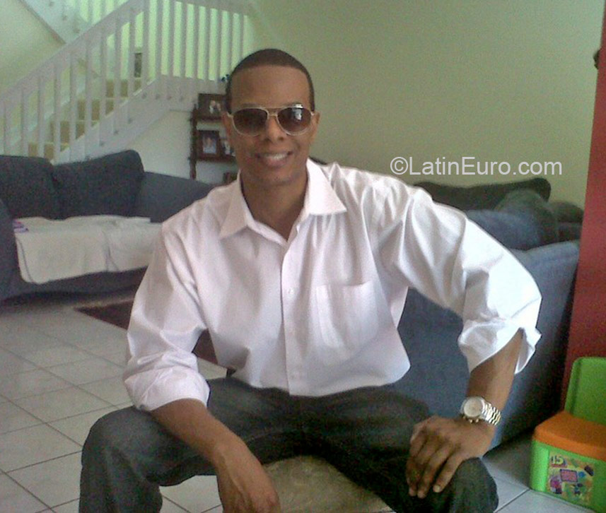 Date this tall United States man Trueblue from Miramar US16640