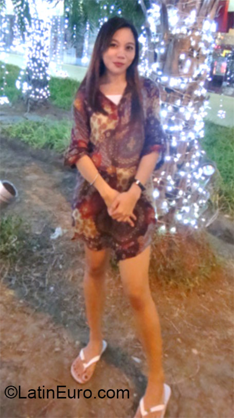 Date this sultry Philippines girl Vanessa from Manila PH841