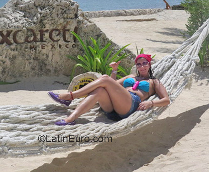 Date this athletic Colombia girl Luz Elena from Cali CO18260