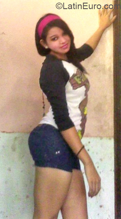 Date this attractive Honduras girl Genia from La Ceiba HN1838