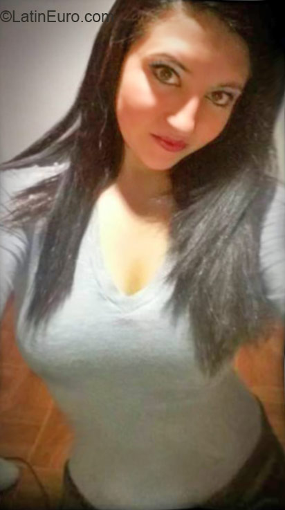 Date this beautiful Colombia girl Diana from Bogota CO18298