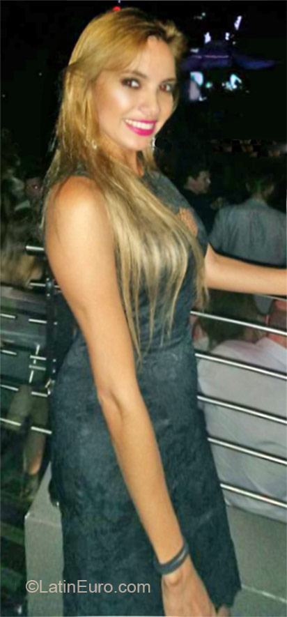 Date this cute Colombia girl Natalia from Bogota CO18348