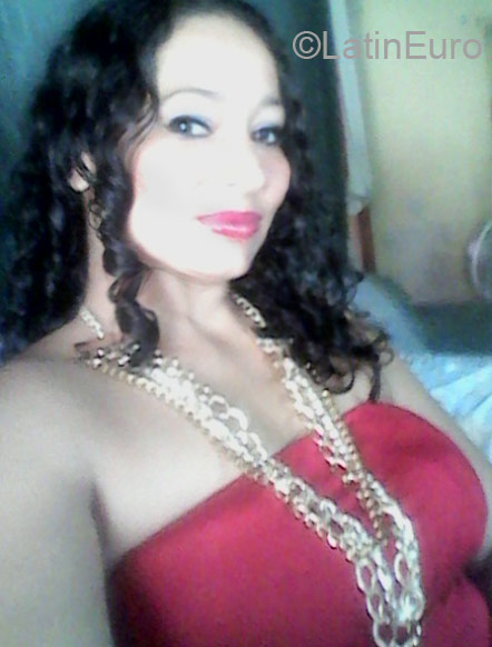 Date this nice looking Honduras girl Michele from San Pedro Sula HN1855