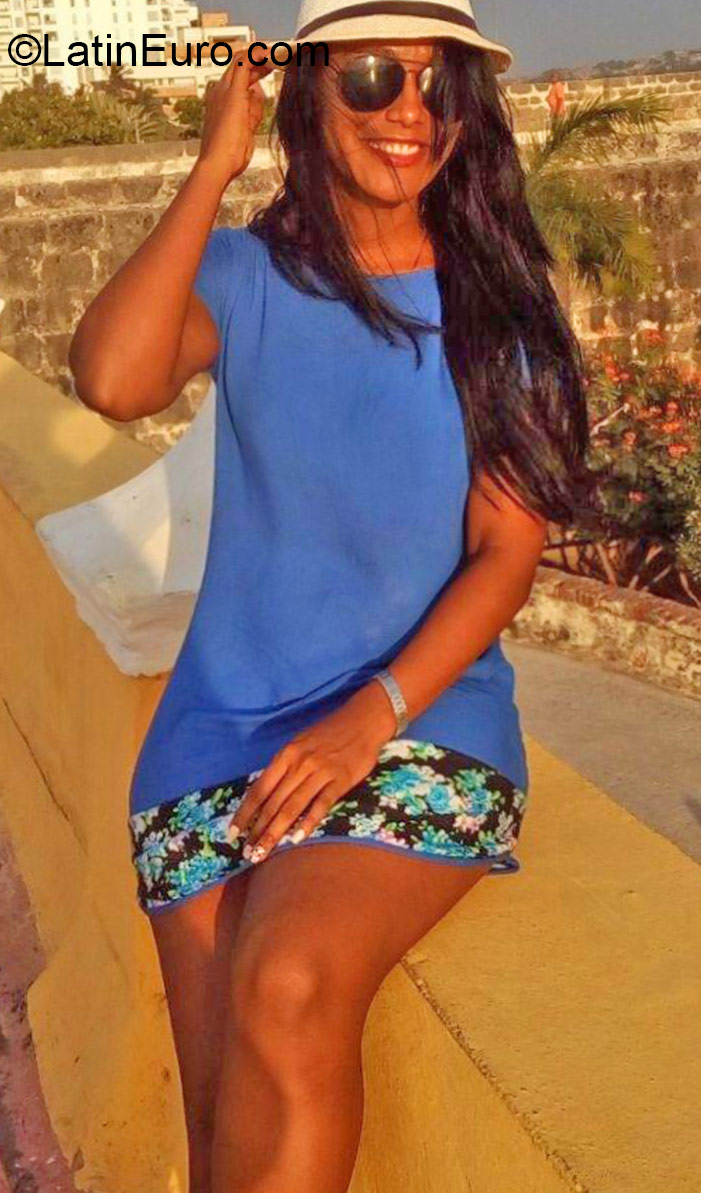 Date this funny Colombia girl Victory from Cartagena CO18373