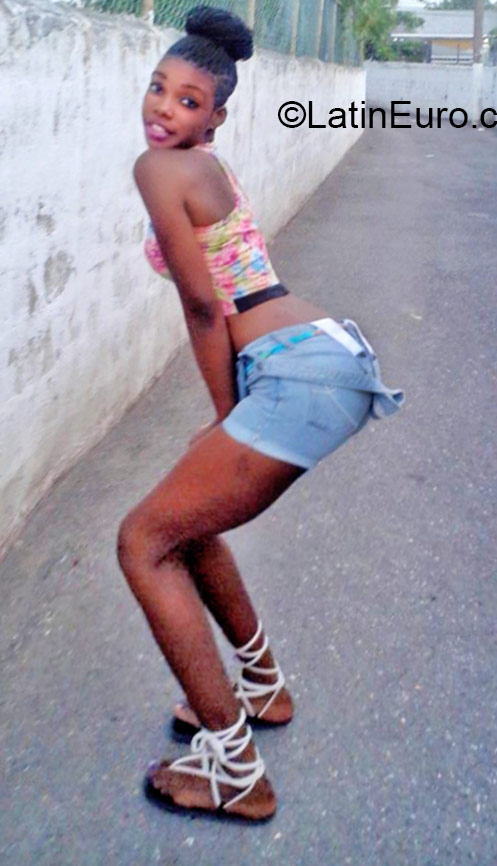 Date this nice looking Jamaica girl Amanda from Kingston JM2235