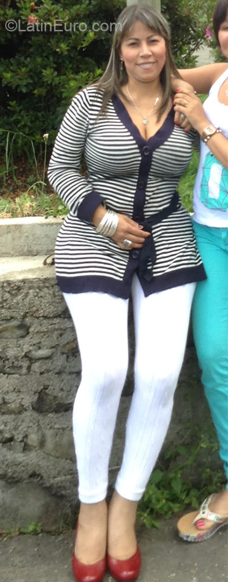 Date this sensual Colombia girl Luz from Medellin CO18510