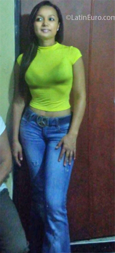 Date this voluptuous Colombia girl Paula from Tulua CO18597