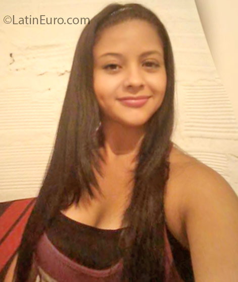 Date this charming Colombia girl Yesenia from Medellin CO18634