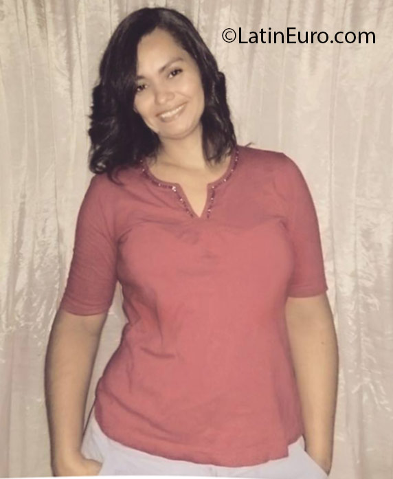 Date this delightful Honduras girl Yenmi from Tocoa HN2044