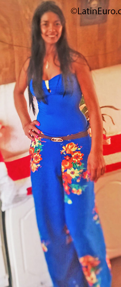 Date this nice looking Brazil girl Giovana from Indaiatuba BR9615