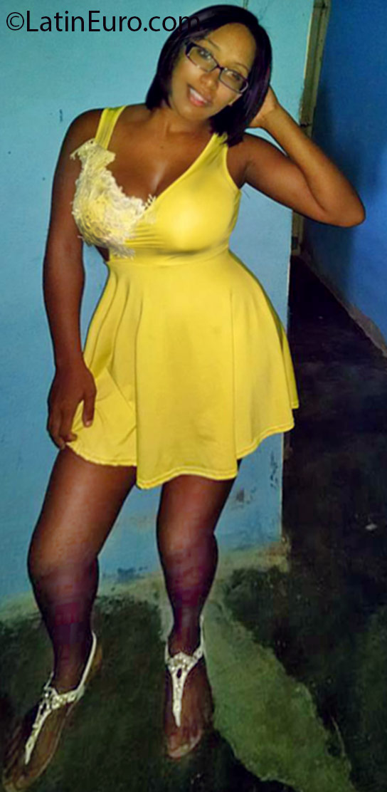 Date this georgeous Dominican Republic girl Yanely from Santiago DO25189