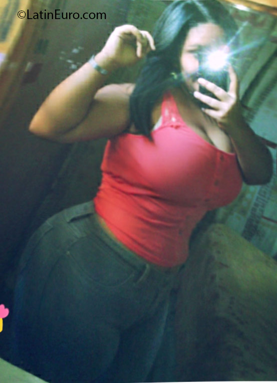 Date this nice looking Dominican Republic girl Daniela from Santo Domingo DO31338