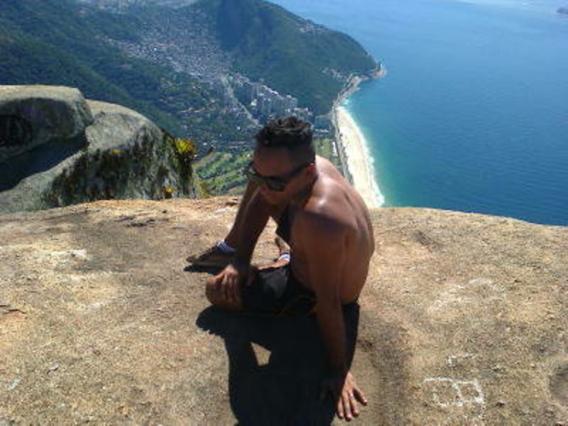 Date this stunning Brazil man Claudio Bernard from 39 BR9630
