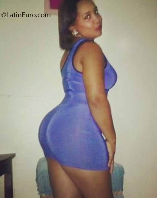 Date this young Dominican Republic girl Yolania from Bonao DO25553