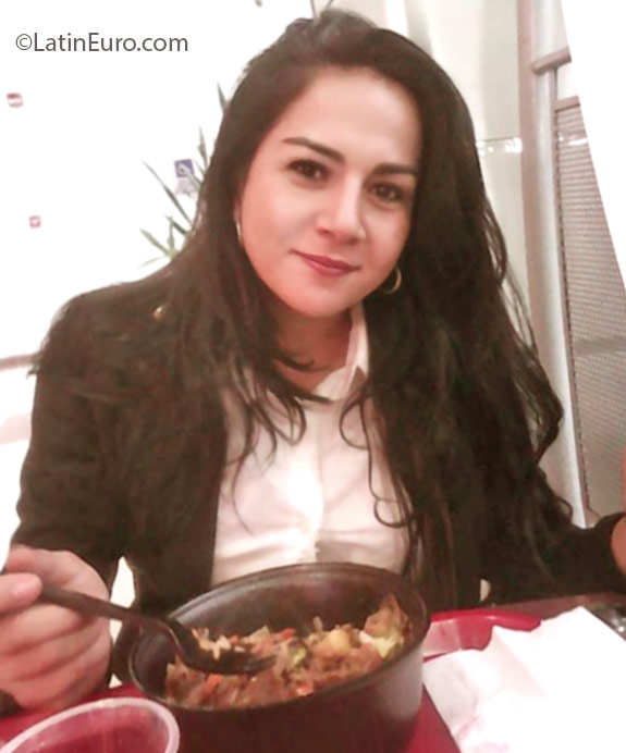 Date this cute Colombia girl Stephanie from Bogota CO18877