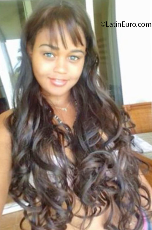 Date this passionate Dominican Republic girl Maria from Punta Cana DO25802
