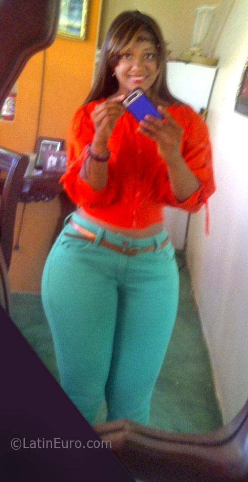 Date this gorgeous Dominican Republic girl Yelie from Santiago DO26018