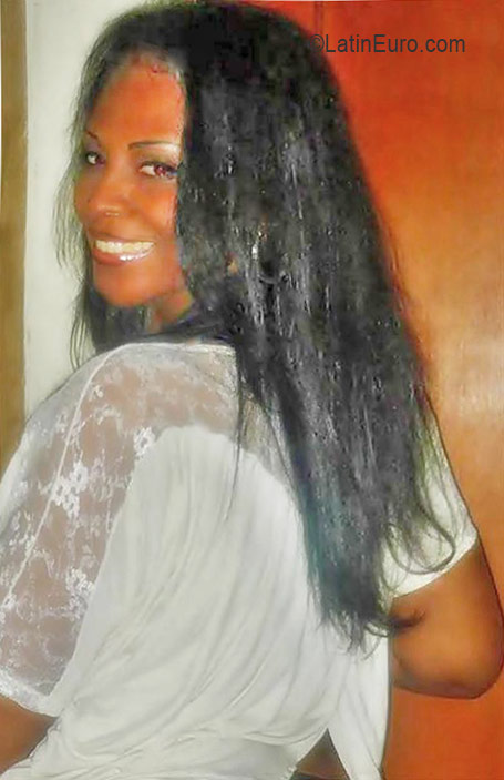 Date this tall Colombia girl Francia from Cali CO23506