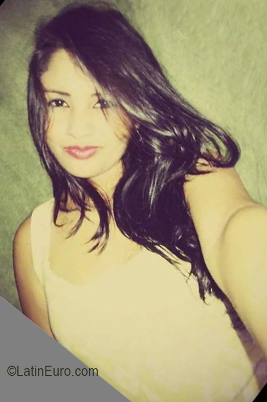 Date this attractive Honduras girl Claudia from San Pedro Sula HN2248