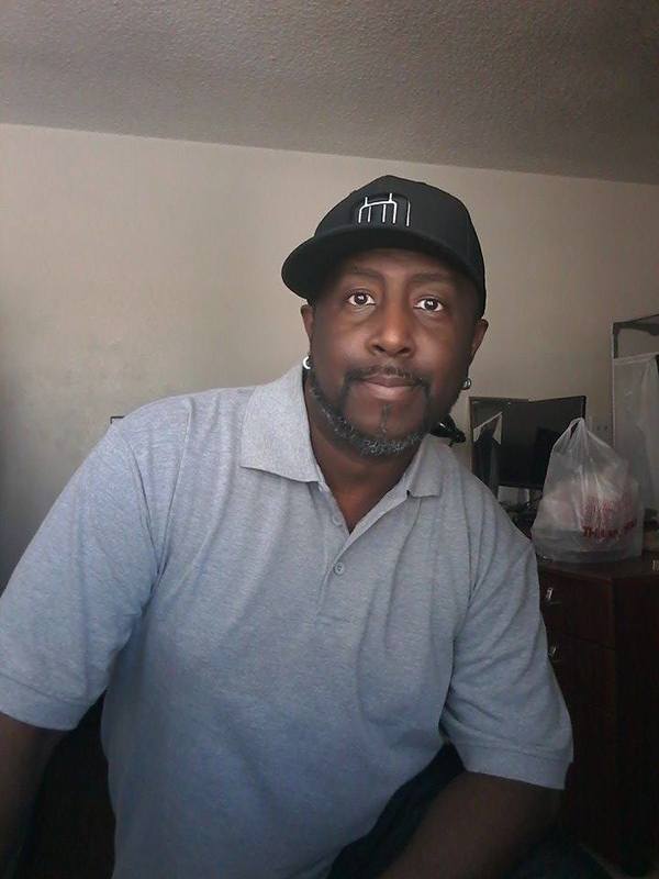 Date this tall United States man Firstliight from Moreno Valley US17573
