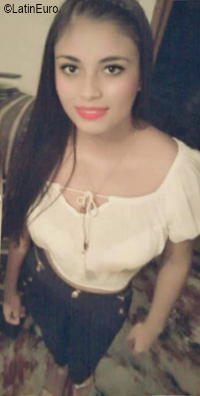 Date this stunning Colombia girl Fernanda from Cali CO19476