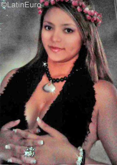 Date this cute Colombia girl Paola from Cali CO19597