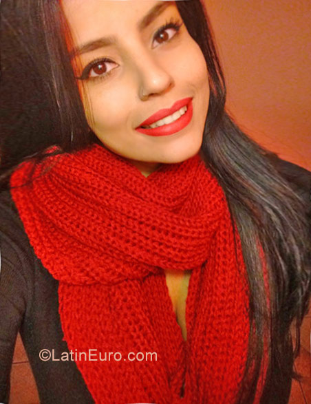 Date this cute United States girl Tayana from Newark US17702
