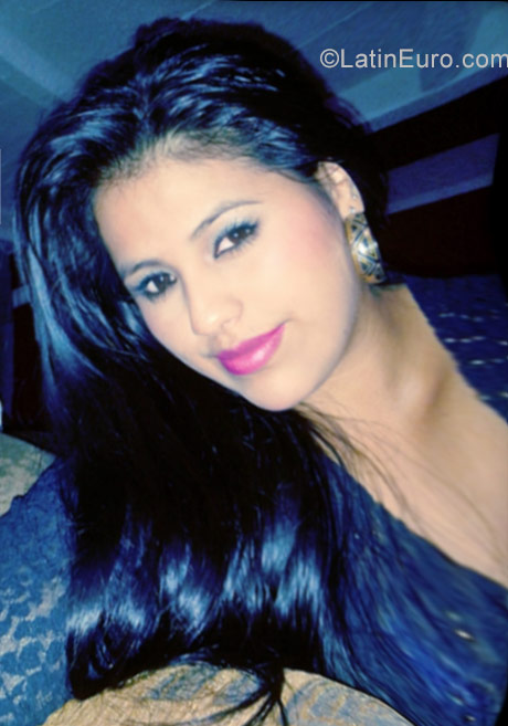 Date this attractive Colombia girl Lizeth from Cali CO19876