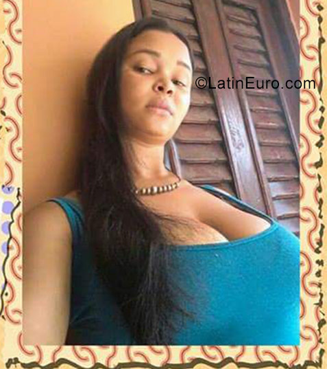 Date this nice looking Dominican Republic girl Jacquelin from Santo Domingo DO27160
