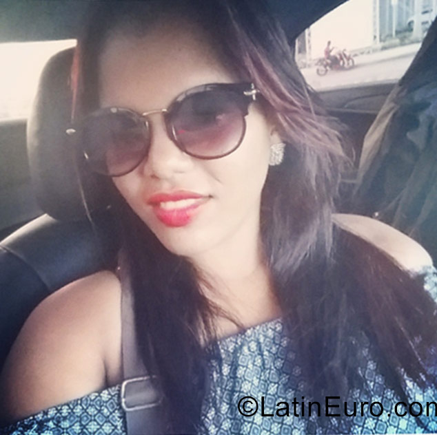 Date this tall Dominican Republic girl Vicky from La Romana DO27264