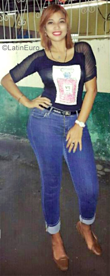 Date this gorgeous Honduras girl Amparo from Tegucigalpa HN2314