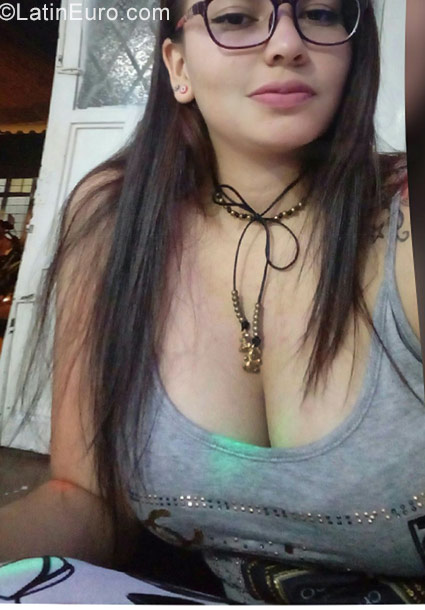 Date this lovely Colombia girl Leidy from Cali CO20334
