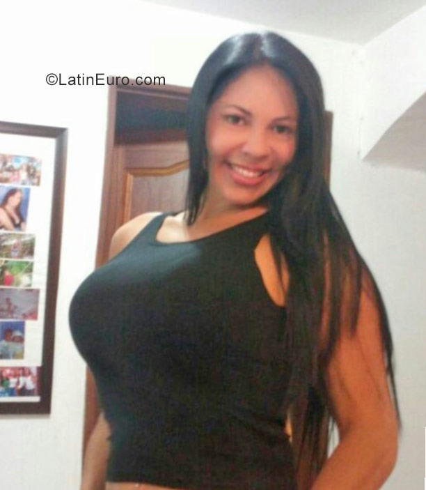 Date this happy Colombia girl Lina from Medellin CO20742