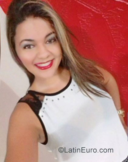 Date this sultry Brazil girl Adrianny from Foriano BR9969