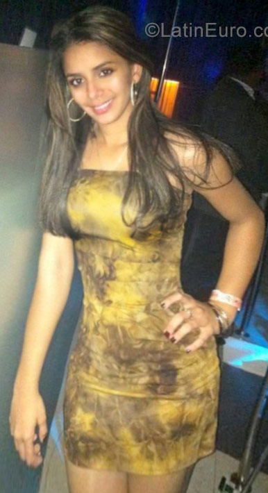 Date this attractive Dominican Republic girl Claudia from Santo Domingo DO28239