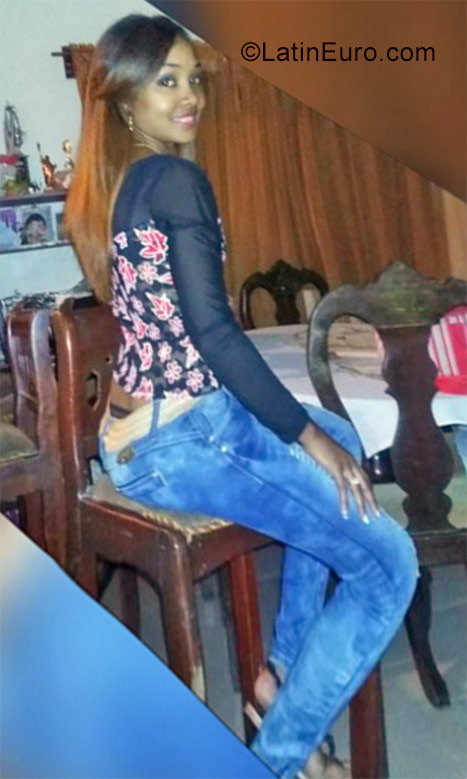 Date this pretty Dominican Republic girl Lucy from Santo Domingo DO28443