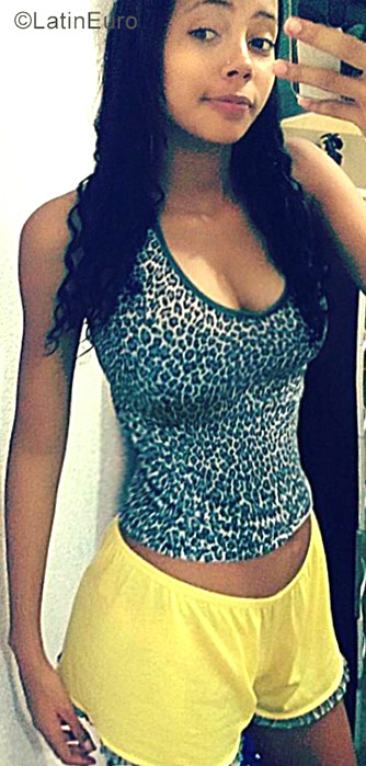 Date this sensual Brazil girl Jennifer from Araraguara BR10037