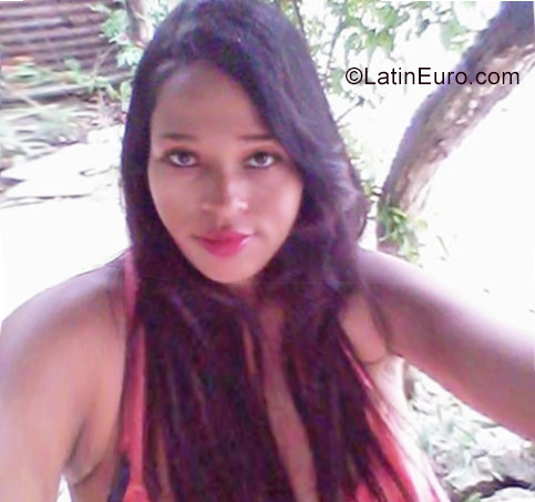 Date this exotic Dominican Republic girl Dahiana from Santo Domingo DO28791