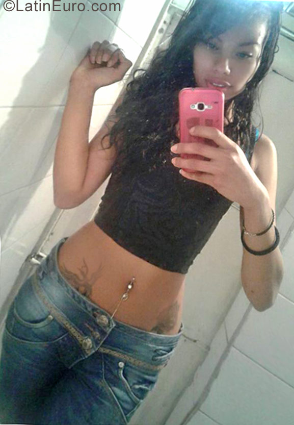 Date this athletic Colombia girl Paola from Bogota CO24595