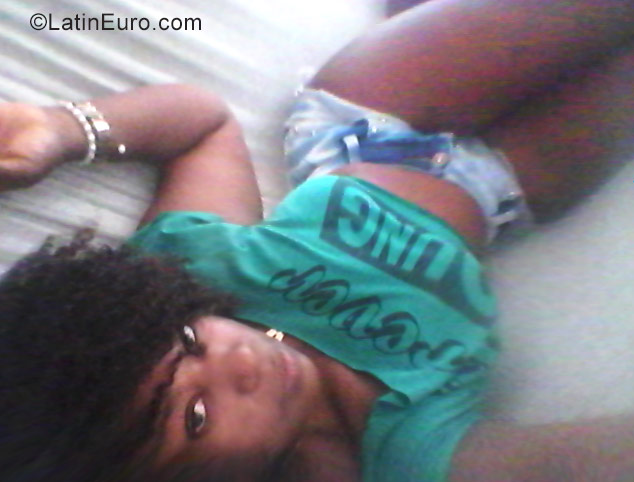 Date this hard body Brazil girl Catiene from Salvador BR10594