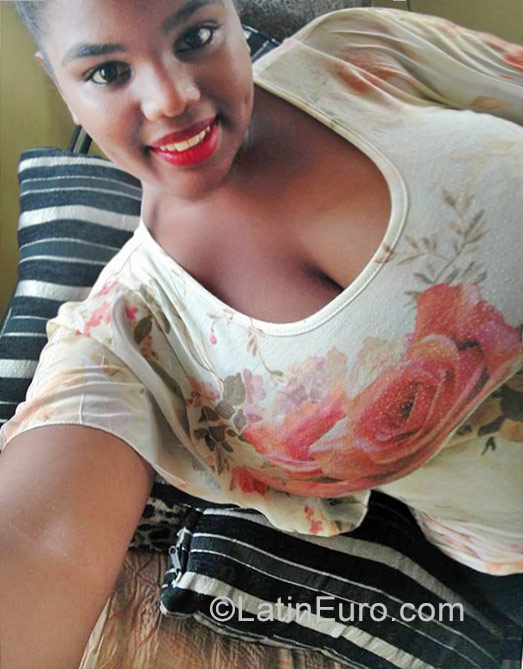 Date this gorgeous Dominican Republic girl Aura from Santo Domingo DO29110