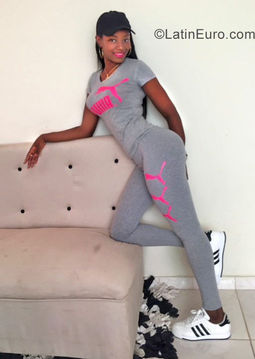 Date this cute Dominican Republic girl Jenny from Santo Domingo DO29130
