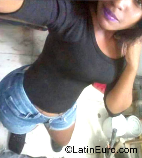 Date this gorgeous Dominican Republic girl Mariel from Santo Domingo DO29167