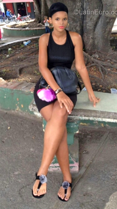 Date this attractive Dominican Republic girl Raquel from Santiago DO29276